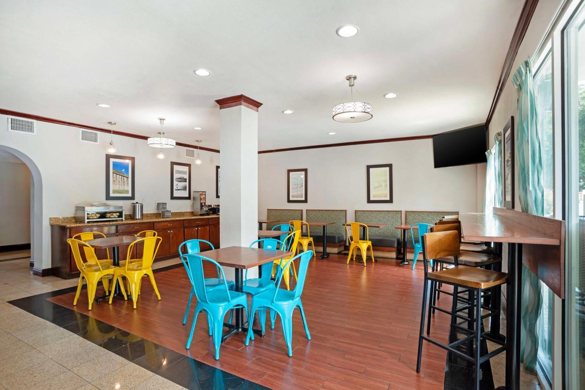 Best Western Plus Blue Angel Inn Пенсакола Екстериор снимка