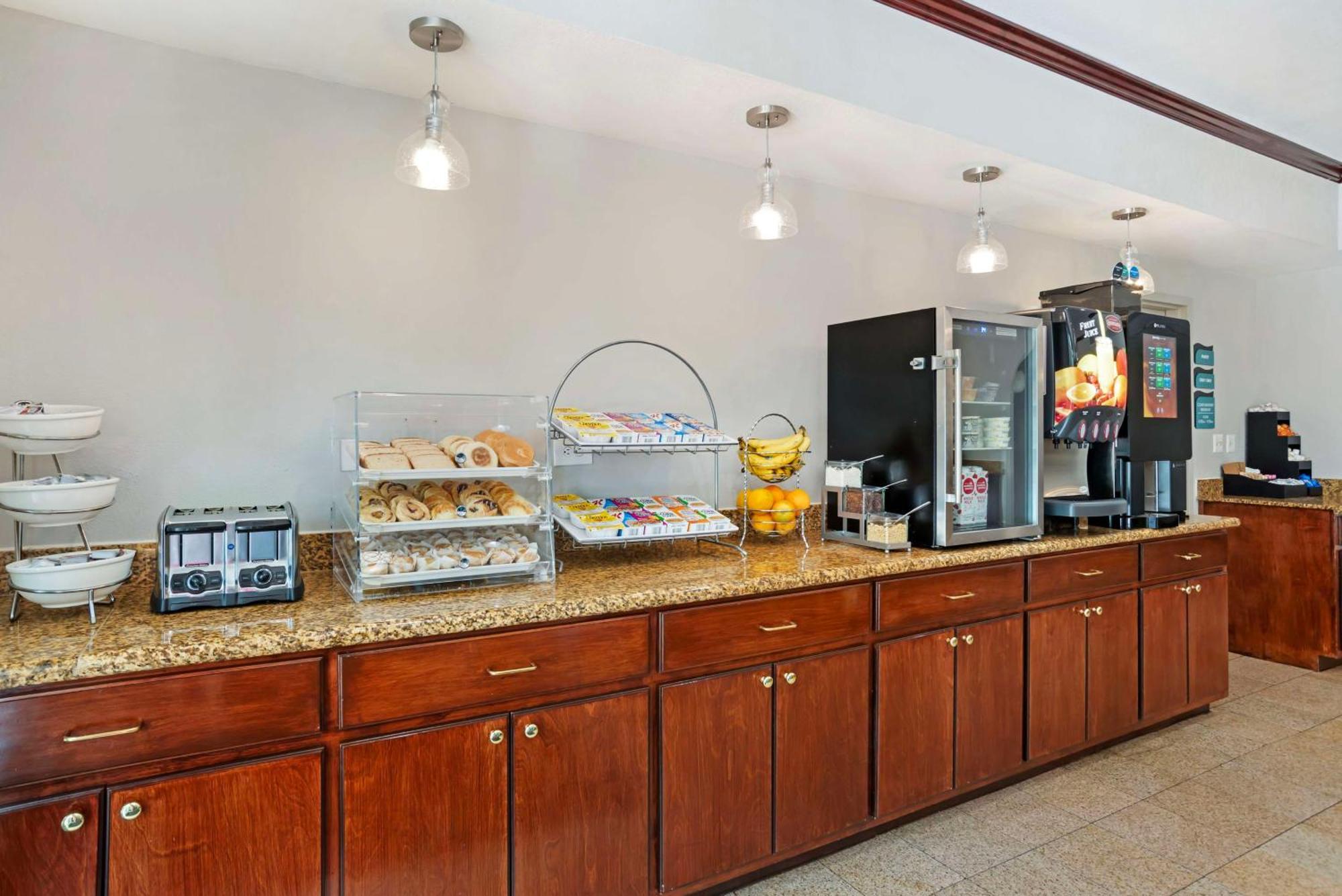 Best Western Plus Blue Angel Inn Пенсакола Екстериор снимка